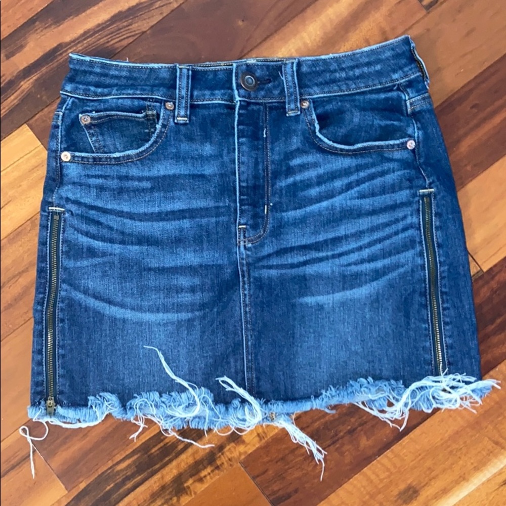 cute american eagle jean skirt.